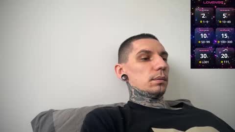 Snapshot of max_reaves chatting on February 22, 11:02 am    online show from February 22, 11:02 am