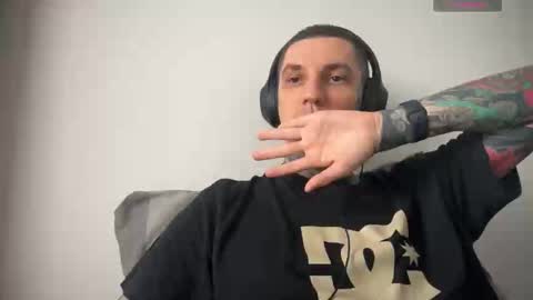 Snapshot of max_reaves chatting on February 26, 10:26 am    online show from February 26, 10:26 am