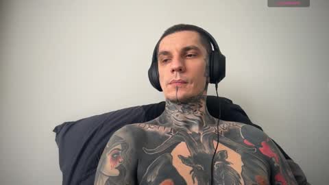 Snapshot of max_reaves chatting on March 1, 10:24 am    online show from March 1, 10:24 am