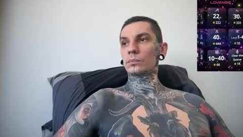 Snapshot of max_reaves chatting on March 5, 10:11 am    online show from March 5, 10:11 am