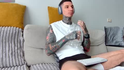 Snapshot of max_reaves chatting on July 22, 6:16 am online show from July 22, 6:16 am