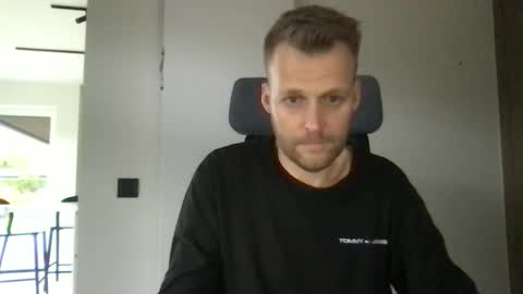 Snapshot of max_straight_1 chatting on February 6, 9:01 am Max take off clothes online show from February 6, 9:01 am