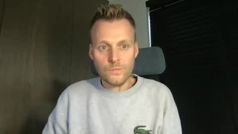 Snapshot of max_straight_1 chatting on February 12, 11:49 am Max take off clothes online show from February 12, 11:49 am