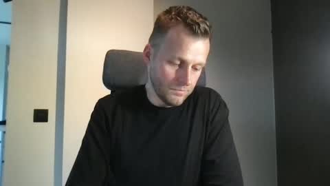 Snapshot of max_straight_1 chatting on February 15, 12:58 pm Max take off clothes online show from February 15, 12:58 pm