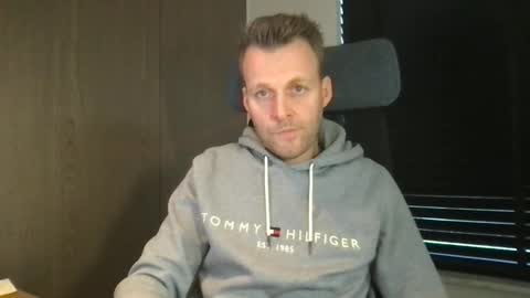 Snapshot of max_straight_1 chatting on February 23, 8:12 am Max take off clothes online show from February 23, 8:12 am