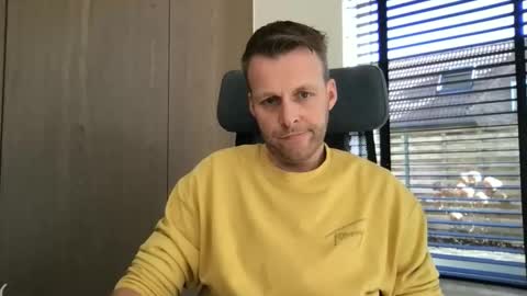 Snapshot of max_straight_1 chatting on March 2, 10:22 am Max take off clothes online show from March 2, 10:22 am