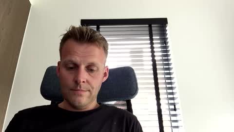 Max take off clothes online show from June 5, 11:38 am