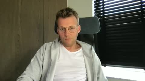Max take off clothes online show from June 8, 1:11 pm