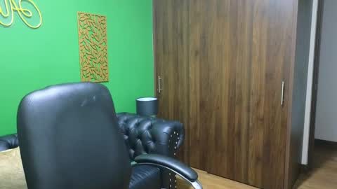 Max Taylor online show from December 26, 4:43 am