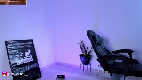 max_valiant1 online show from February 5, 10:36 pm