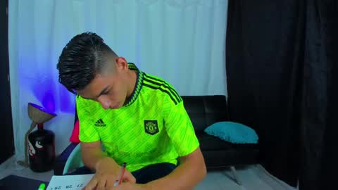 MAX     online show from March 6, 8:08 am