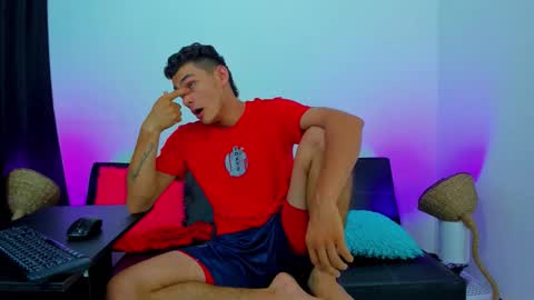 MAX     online show from November 7, 8:25 am