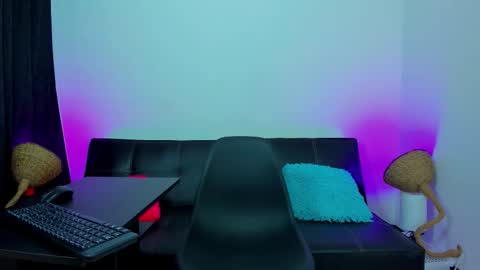 MAX     online show from November 9, 6:17 pm