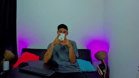 MAX     online show from January 13, 2:28 am