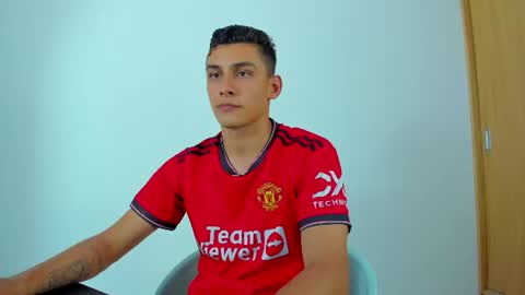Snapshot of max_wild01 chatting on June 18, 9:14 am MAX online show from June 18, 9:14 am