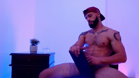 max_xl_ online show from February 20, 4:03 pm