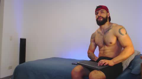 max_xl_ online show from December 15, 2:43 pm