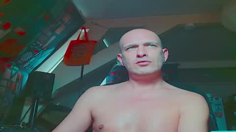 Snapshot of maxhardcore77 chatting on November 10, 9:19 am maxhardcore77 online show from November 10, 9:19 am