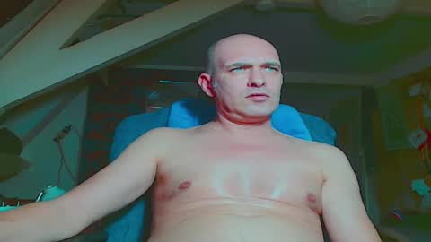 Snapshot of maxhardcore77 chatting on December 5, 2:31 am maxhardcore77 online show from December 5, 2:31 am