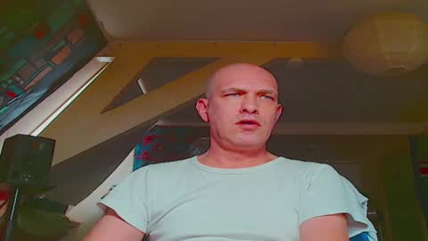 Snapshot of maxhardcore77 chatting on April 12, 6:18 am maxhardcore77 online show from April 12, 6:18 am