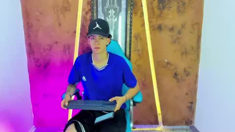 Snapshot of maxi_castro18 chatting on June 22, 4:53 am maximo online show from June 22, 4:53 am