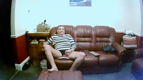 MAX online show from January 6, 11:42 pm