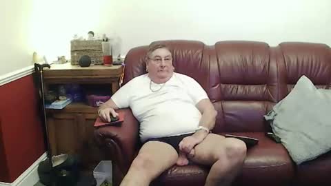 MAX online show from April 17, 11:41 pm