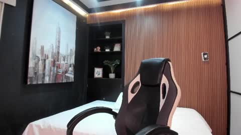 Snapshot of maxigarcia_ chatting on June 14, 12:08 am Maxi online show from June 14, 12:08 am