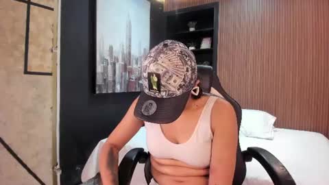 Snapshot of maxigarcia_ chatting on June 14, 2:24 am Maxi online show from June 14, 2:24 am