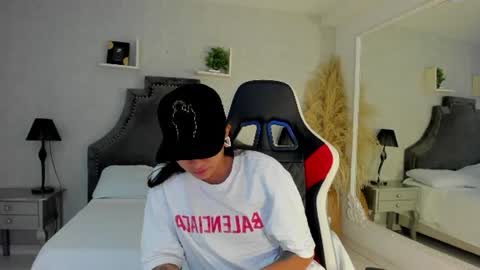 Snapshot of maxigarcia_ chatting on June 20, 11:40 pm Maxi online show from June 20, 11:40 pm