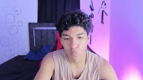 Maximiliano online show from November 11, 7:58 pm