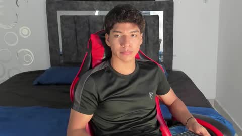 Snapshot of maximiliano_khalil chatting on January 18, 7:28 pm Maximiliano online show from January 18, 7:28 pm