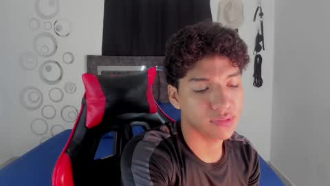 Snapshot of maximiliano_khalil chatting on January 31, 7:23 pm Maximiliano online show from January 31, 7:23 pm