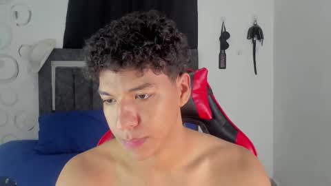 Snapshot of maximiliano_khalil chatting on February 7, 7:17 pm Maximiliano online show from February 7, 7:17 pm