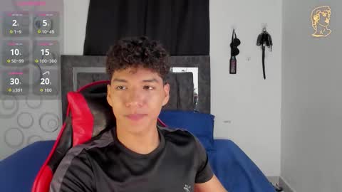 Snapshot of maximiliano_khalil chatting on February 8, 8:12 pm Maximiliano online show from February 8, 8:12 pm