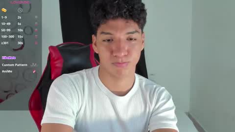 Snapshot of maximiliano_khalil chatting on February 21, 7:26 pm Maximiliano online show from February 21, 7:26 pm