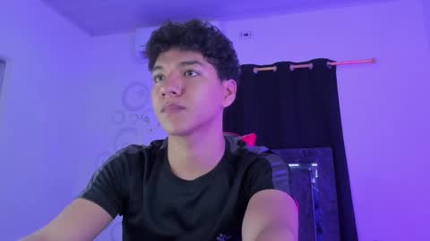 Snapshot of maximiliano_khalil chatting on February 27, 7:25 pm Maximiliano online show from February 27, 7:25 pm