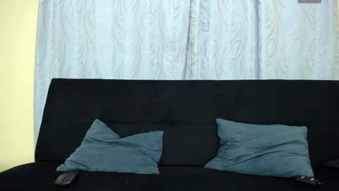 Snapshot of maximiliano_valentin chatting on December 29, 4:27 am Kent online show from December 29, 4:27 am