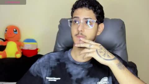 Snapshot of maximiliano_valentin chatting on November 18, 12:05 am Kent online show from November 18, 12:05 am