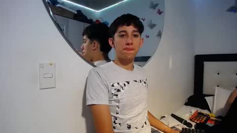 Snapshot of maximo_and_isa chatting on November 8, 9:42 am -- maximo and isa -- online show from November 8, 9:42 am