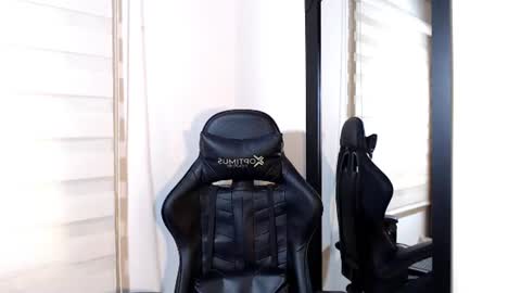 Snapshot of maximo_sebastian chatting on June 18, 6:01 pm Maximo Sebastian online show from June 18, 6:01 pm
