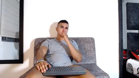 Snapshot of maximo_sebastian chatting on July 17, 9:27 am Maximo Sebastian online show from July 17, 9:27 am