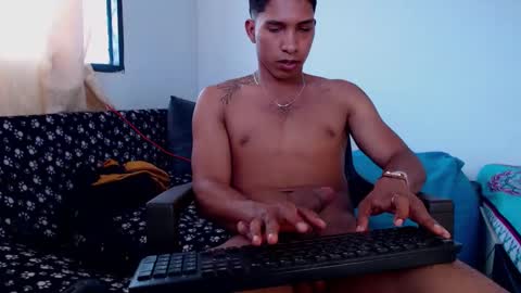 Snapshot of maximo_vega_new chatting on December 4, 6:39 pm Maximo Aron Vega online show from December 4, 6:39 pm
