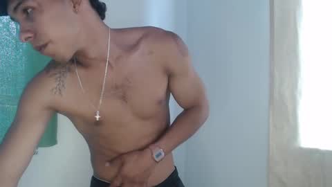 Snapshot of maximo_vega_new chatting on December 8, 7:54 pm Maximo Aron Vega online show from December 8, 7:54 pm