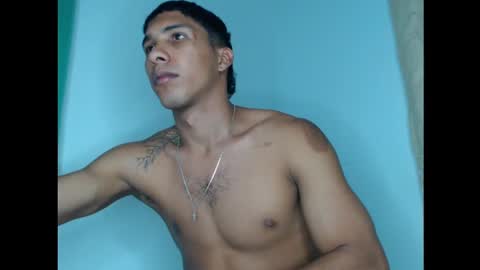 Snapshot of maximo_vega_new chatting on December 9, 2:02 am Maximo Aron Vega online show from December 9, 2:02 am