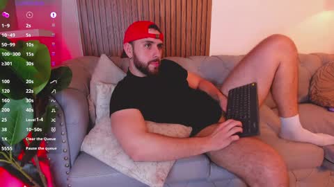 Snapshot of maximo_wolf1 chatting on April 21, 2:51 am Maximo Wolf online show from April 21, 2:51 am