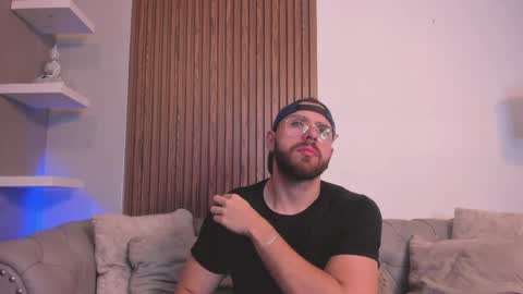 Snapshot of maximo_wolf1 chatting on May 4, 1:45 am Maximo Wolf online show from May 4, 1:45 am