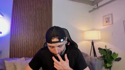 Snapshot of maximo_wolf1 chatting on July 17, 9:52 pm Maximo Wolf online show from July 17, 9:52 pm