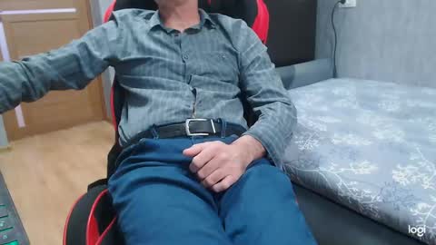 maximus3334 online show from April 13, 11:16 am