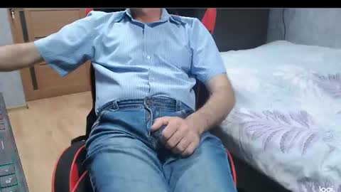 Snapshot of maximus3334 chatting on June 28, 7:42 pm maximus3334 online show from June 28, 7:42 pm